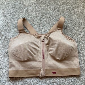 SHEFIT sports bra with removable padding